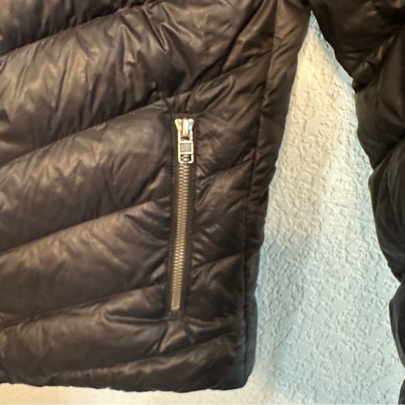 Women’s Patagonia Asymmetrical Black Puffer Long Sleeve Down SMALL - Picture 5 of 9
